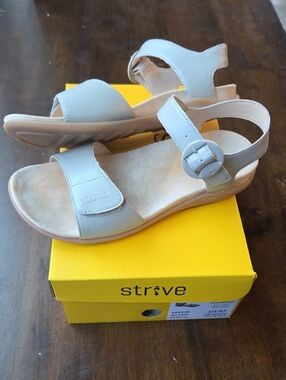 Strive Size 7 Women's NEW Gray Leather Ankle-Strap Sandals